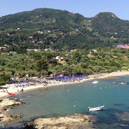 Fontana Barone, Hébergement de vacances *
